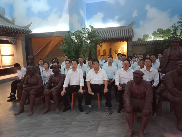 隴運(yùn)集團(tuán)公司黨委開展“不忘初心、牢記使命”紀(jì)念建黨98周年主題黨日活動