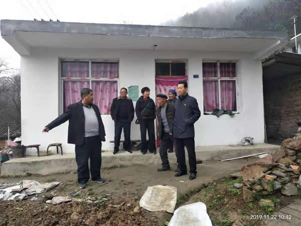 隴運(yùn)集團(tuán)公司開(kāi)展“解難題、辦實(shí)事、送溫暖”主題黨日活動(dòng)
